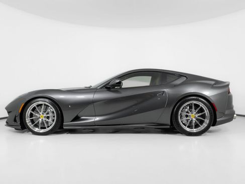 Used 2019 Ferrari 812 Superfast RWD image 3