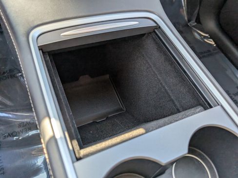 Used 2024 Tesla Model Y 2WD image 29