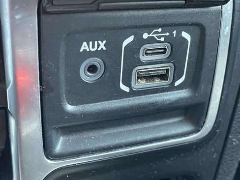 Used 2020 Jeep Wrangler Unlimited Sahara AWD/4WD image 23