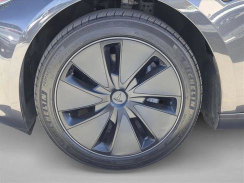 Used 2025 Tesla Model 3 Long Range RWD image 26