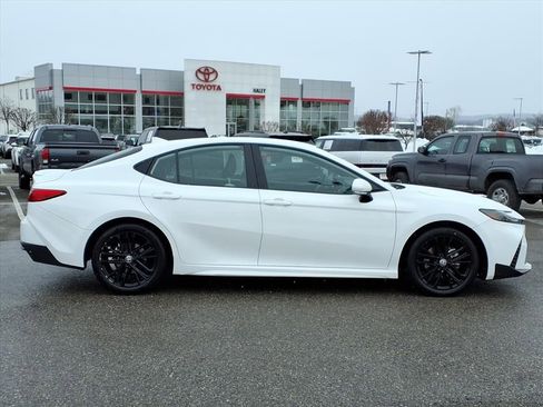 Certified 2025 Toyota Camry SE image 3