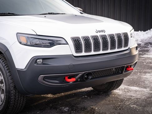 Used 2021 Jeep Cherokee Trailhawk image 3