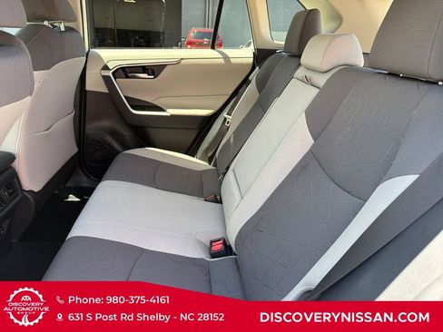 Used 2020 Toyota RAV4 XLE w/ Convenience Package FWD image 32
