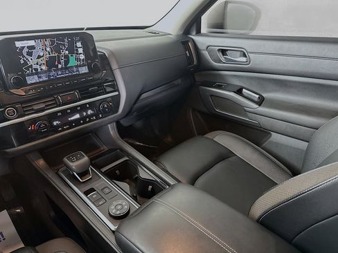 Used 2023 Nissan Pathfinder SL image 23