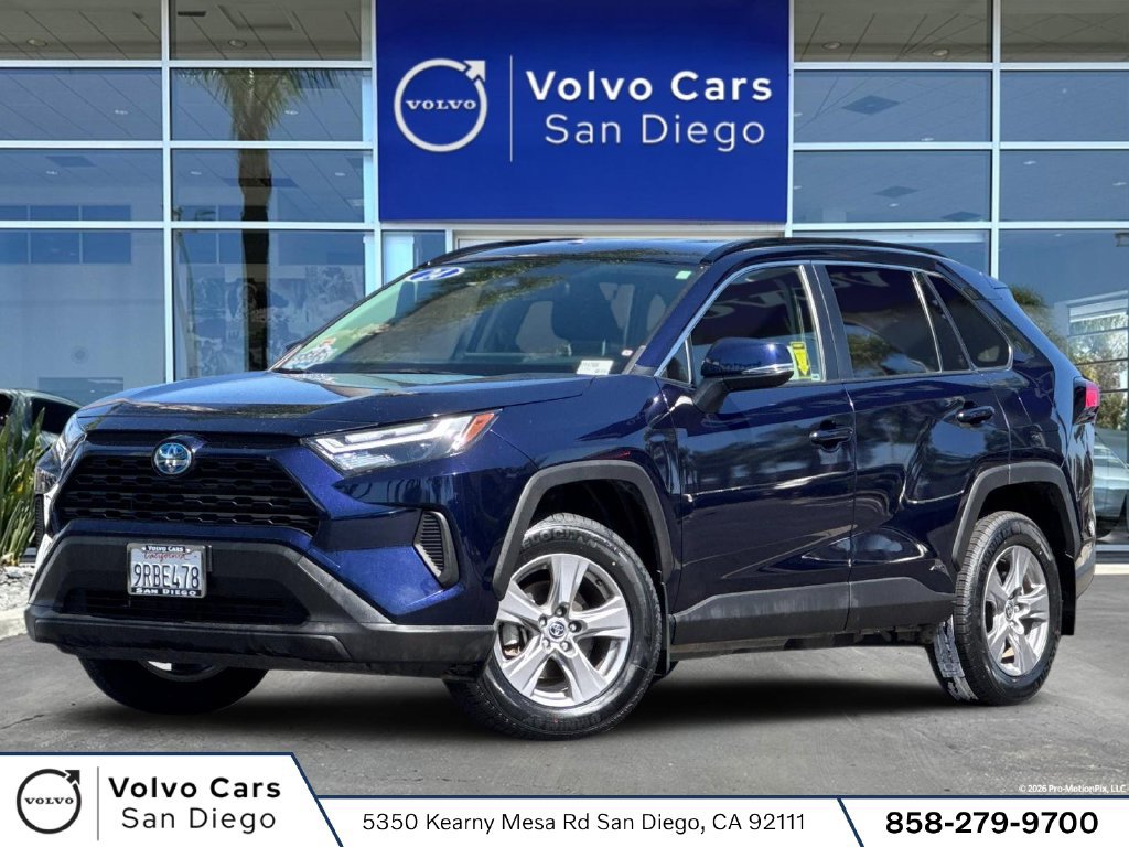 Used 2024 Toyota RAV4 XLE AWD/4WD image 1