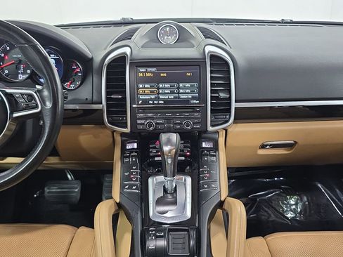 Used 2016 Porsche Cayenne AWD/4WD image 16