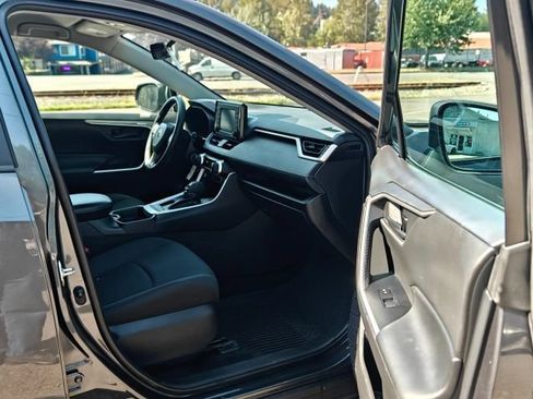 Used 2021 Toyota RAV4 LE w/ Carpet Mat Package (TMS) FWD image 26
