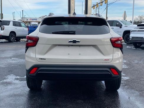 New 2026 Chevrolet Trax RS w/ Sunroof Package image 4