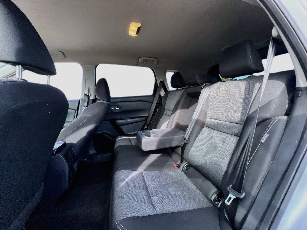 Used 2025 Nissan Rogue SV AWD/4WD image 22