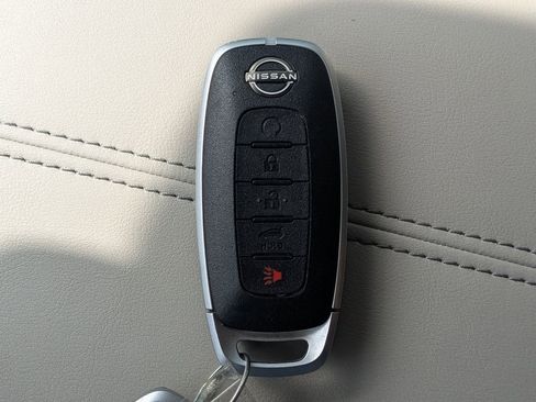 Used 2023 Nissan Pathfinder SL AWD/4WD image 31