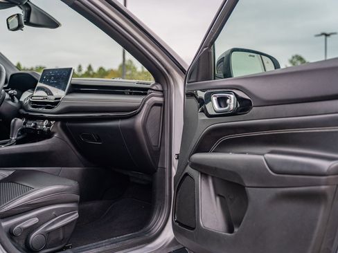 Used 2023 Jeep Compass Altitude image 12