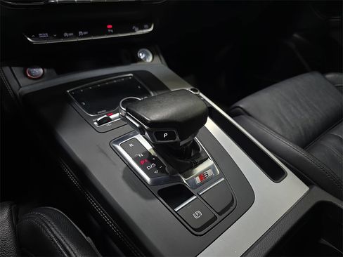 Used 2018 Audi SQ5 Prestige w/ Prestige Package image 26