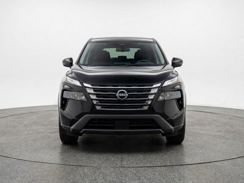 Used 2025 Nissan Rogue SV AWD/4WD image 2