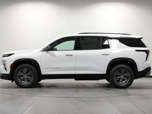 New 2026 Chevrolet Traverse LT w/ Driver Confidence Package AWD/4WD image 7