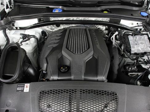 Used 2025 Porsche Macan image 26