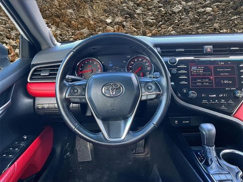 Used 2019 Toyota Camry XSE image 5