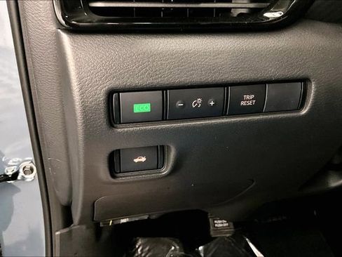 New 2025 Nissan Sentra SR w/ SR Premium Package image 31