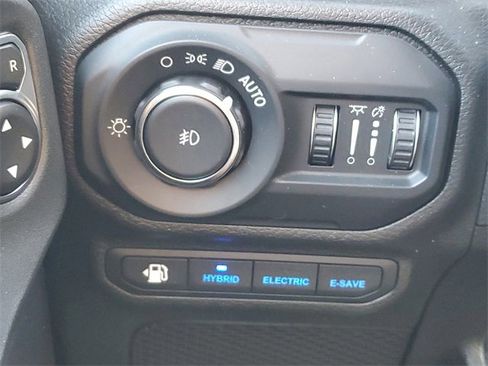 Used 2022 Jeep Wrangler Unlimited Sahara w/ Cold Weather Group image 7