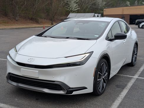 Used 2023 Toyota Prius XLE image 5