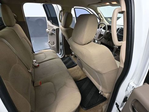 Used 2015 Nissan Frontier SV image 37