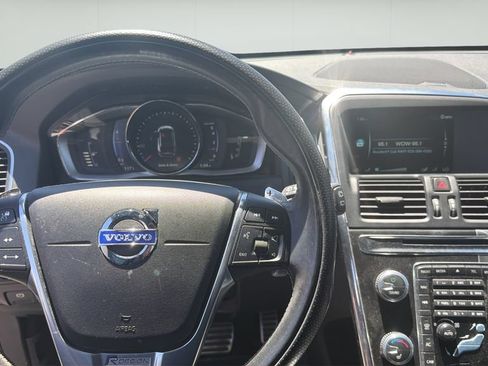 Used 2017 Volvo XC60 T6 R-Design w/ Climate Package AWD/4WD image 12