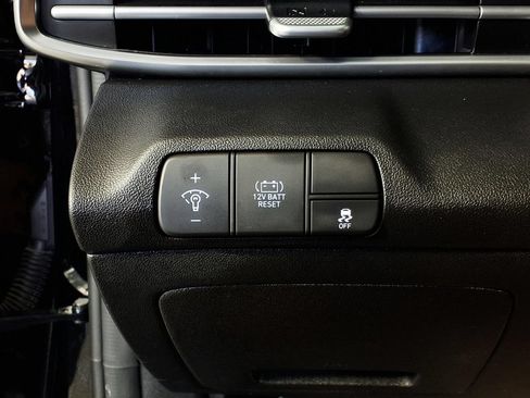 Used 2025 Hyundai Elantra Hybrid FWD image 24
