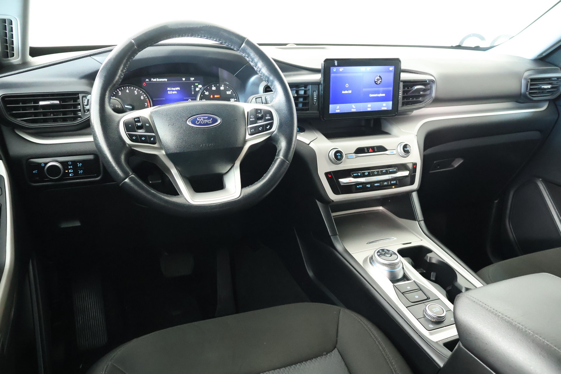 Used 2023 Ford Explorer XLT AWD/4WD image 2