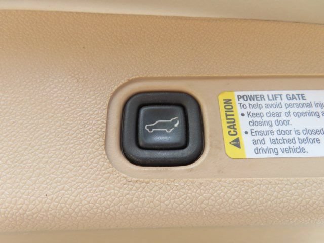 Used 2008 GMC Yukon SLT w/ SLT Preferred Equipment Group AWD/4WD image 10