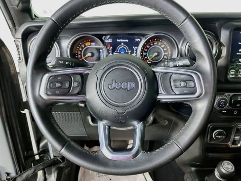 Used 2021 Jeep Wrangler Unlimited Sahara AWD/4WD image 14