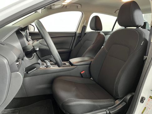 Used 2024 Nissan Sentra S image 4