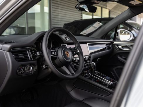 Certified 2026 Porsche Macan AWD/4WD image 4
