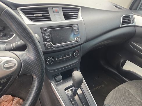 Used 2018 Nissan Sentra S image 9
