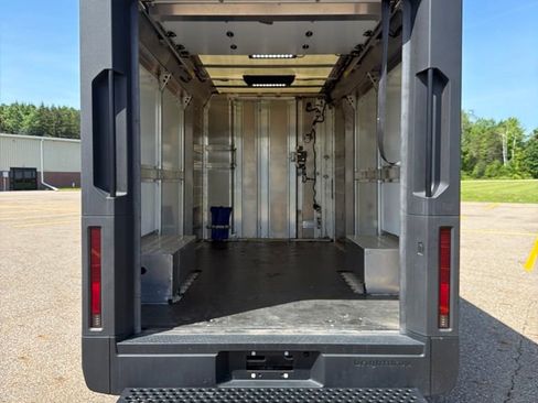 Used 2024 Chevrolet Brightdrop 600 w/ Commercial Equipment Package AWD/4WD image 20