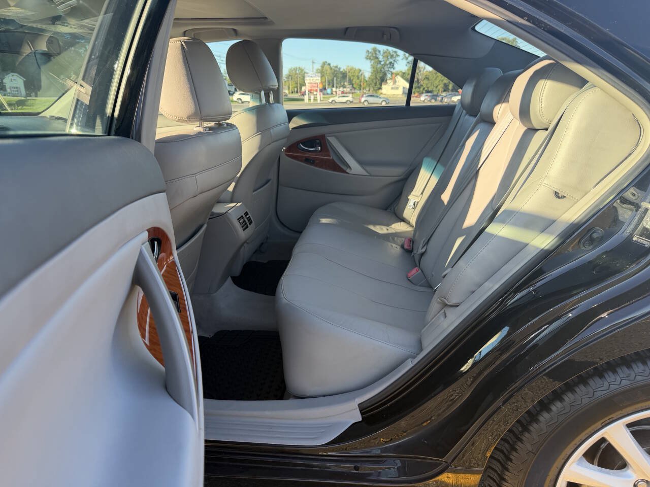 Used 2010 Toyota Camry XLE FWD image 15
