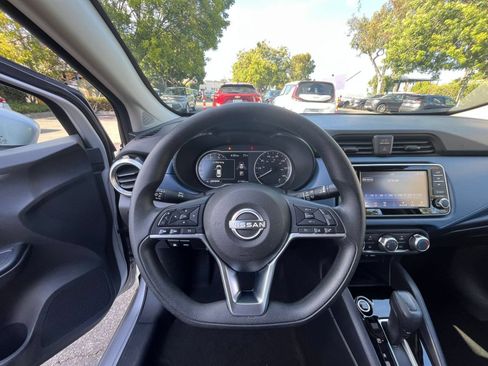 Used 2025 Nissan Versa SV FWD image 32