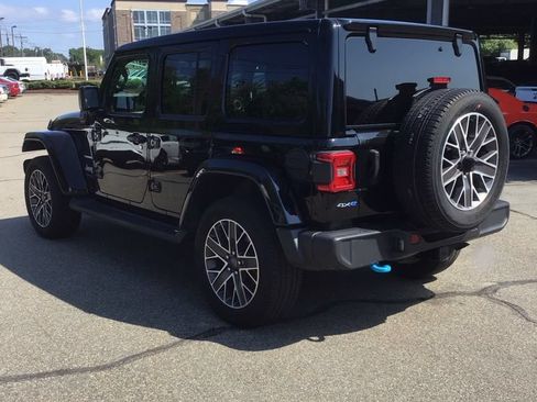 Used 2023 Jeep Wrangler Unlimited Sahara w/ Cold Weather Group AWD/4WD image 3