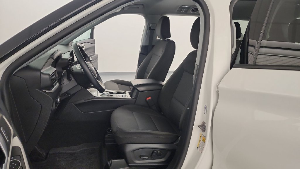 Used 2023 Ford Explorer XLT AWD/4WD image 14