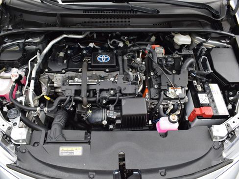 Used 2024 Toyota Corolla LE w/ LE Convenience Package image 9