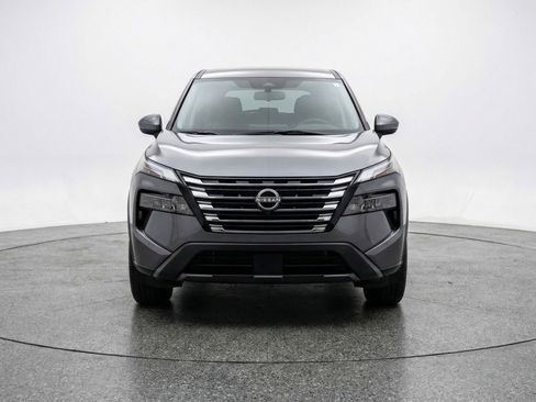 Used 2025 Nissan Rogue SV image 2