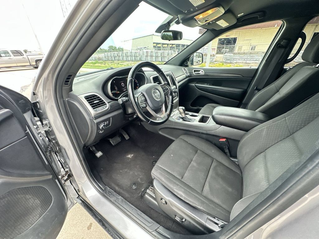 Used 2021 Jeep Grand Cherokee Laredo RWD image 10