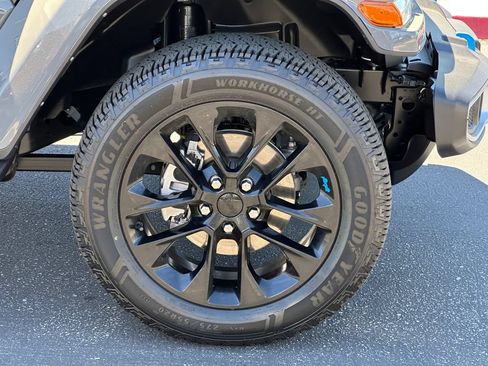Used 2022 Jeep Wrangler Unlimited Sahara w/ Cold Weather Group AWD/4WD image 13