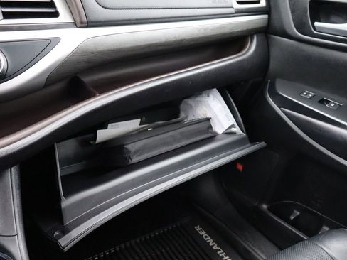 Used 2018 Toyota Highlander AWD V6 image 40