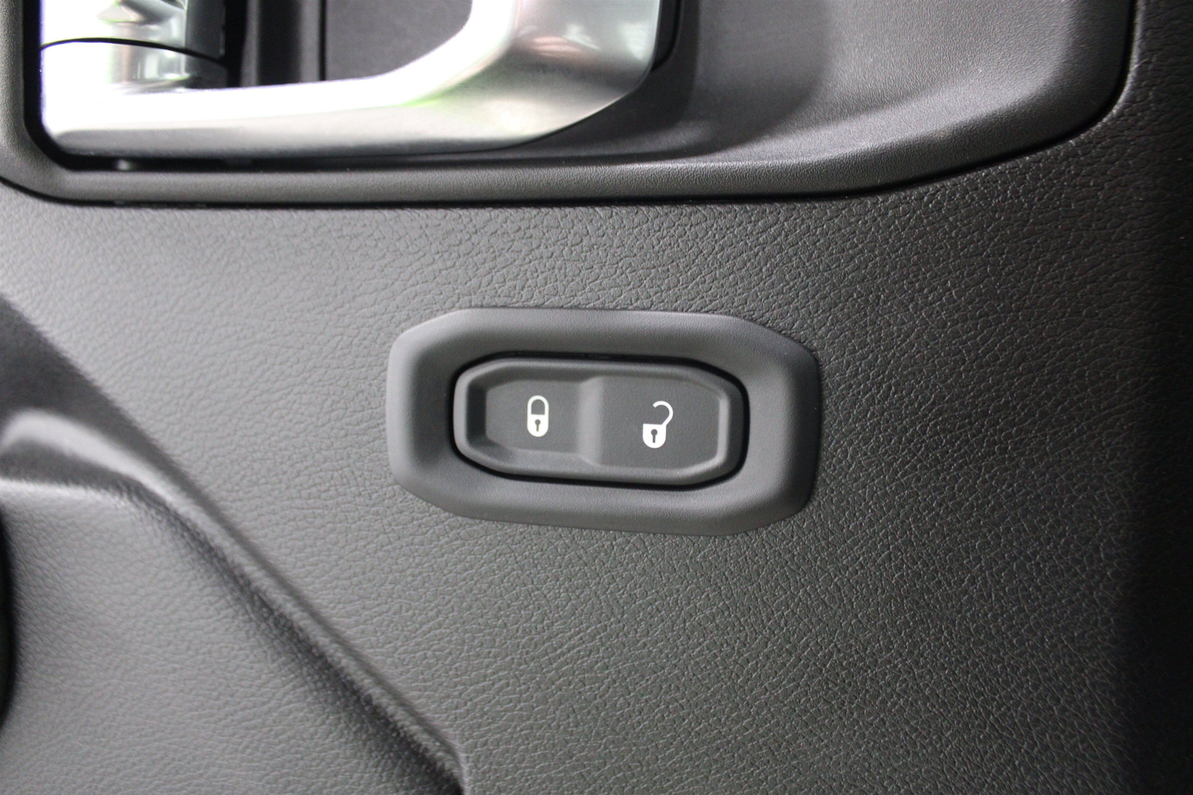 Used 2025 Jeep Gladiator Sport AWD/4WD image 8
