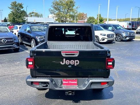 Used 2021 Jeep Gladiator Sport image 10