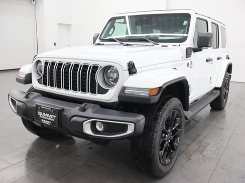 Used 2025 Jeep Wrangler Unlimited Sahara AWD/4WD image 6
