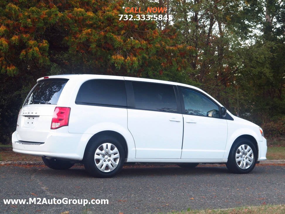 Used 2018 Dodge Grand Caravan SE w/ UConnect Hands-Free Group FWD image 4