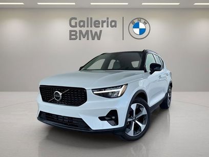 Used 2023 Volvo XC40 B4 Plus