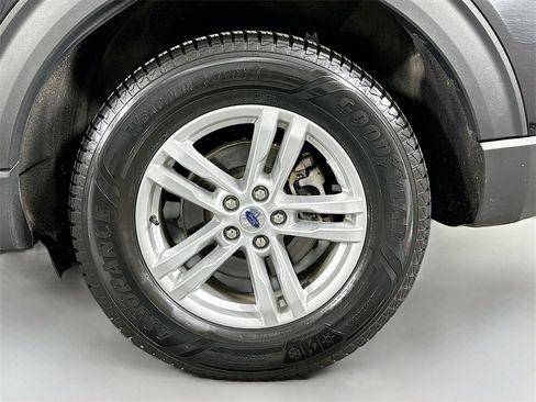 Used 2024 Ford Explorer XLT w/ Equipment Group 202A image 29