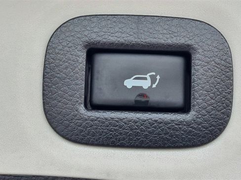 Used 2018 Nissan Rogue SV FWD image 11