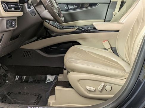 Used 2022 Lincoln Nautilus Reserve image 10